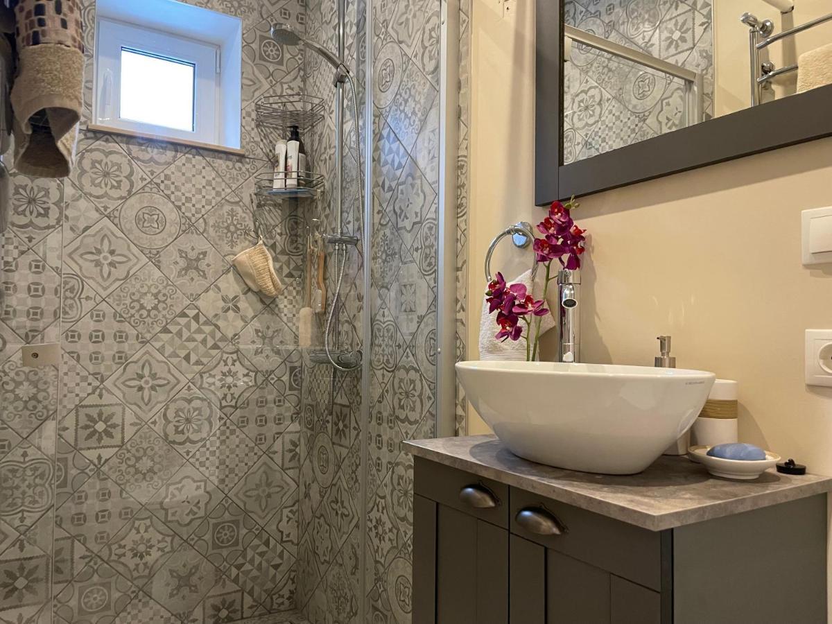 Pristine 1Br Apt In City Center W/ Patio And Parking Rīga Exterior foto